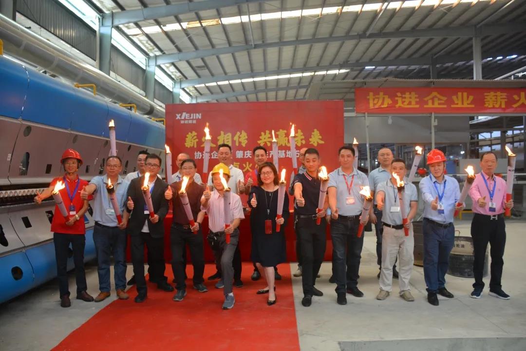 智能升級(jí)，領(lǐng)行業(yè)新未來——協(xié)進(jìn)企業(yè)肇慶生產(chǎn)基地智能巖板生產(chǎn)線順利點(diǎn)火