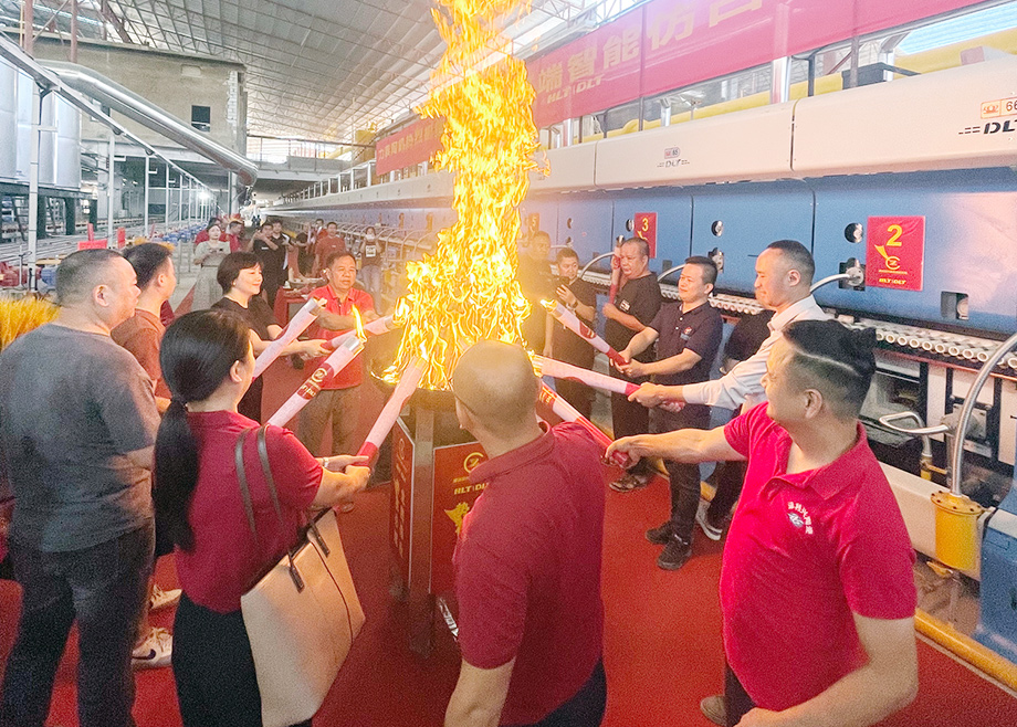 追“智”逐“綠”！力泰陶機(jī)又一高效智能仿古磚整線點(diǎn)火